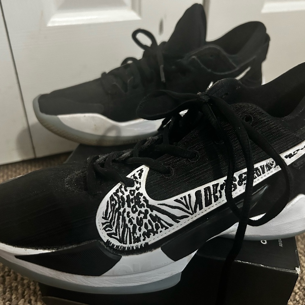 Nike Black and White Men's Sneakers